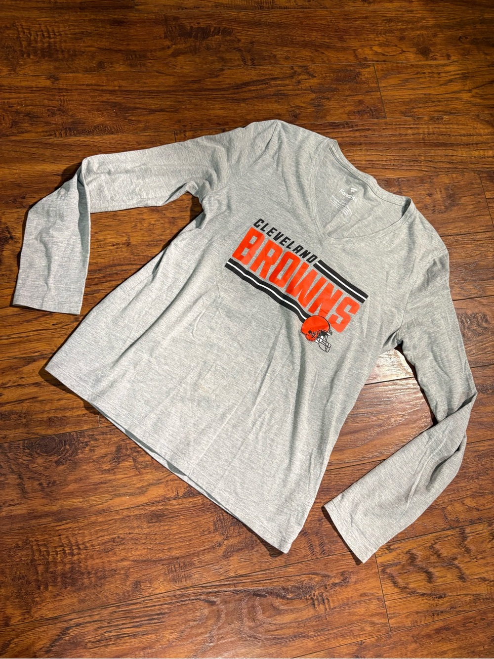 Fanatics Cleveland Browns women’s size M long sleeve v neck top